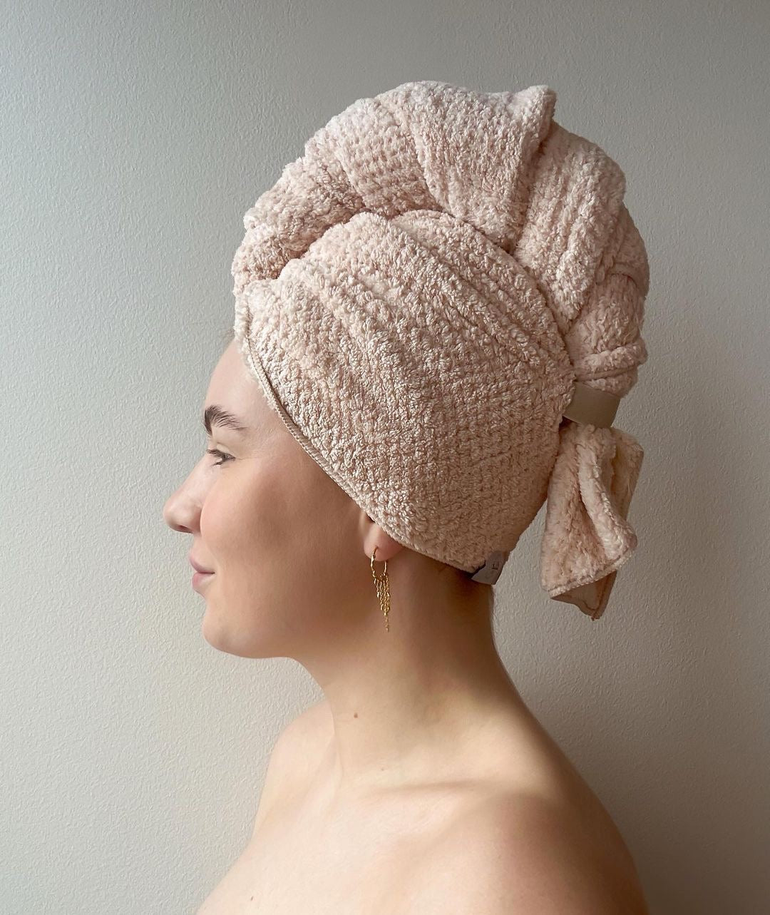 Harah beauty hair towel with elastic band - Beige